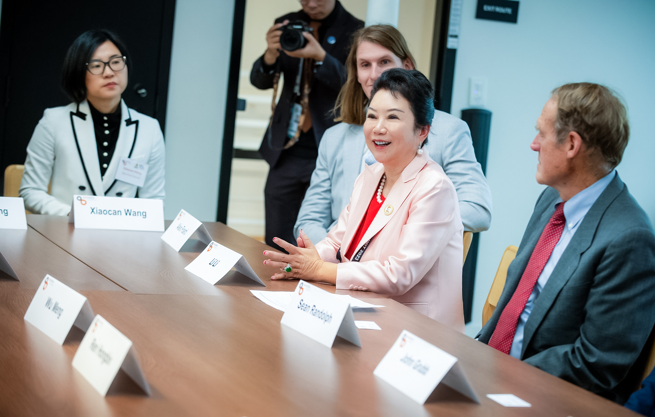 bevictor伟德集团董事局李俐加入贸促会活动